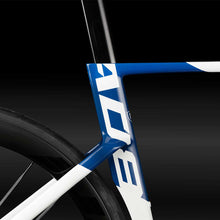 AD8 105 Di2 Starlight Blue/White