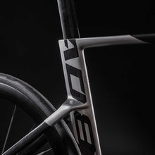 AD8 105 Di2 Sunspot Red/Black