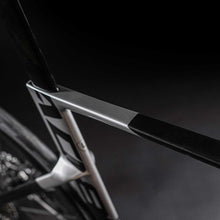 AD8 105 Di2 Sunspot Red/Black